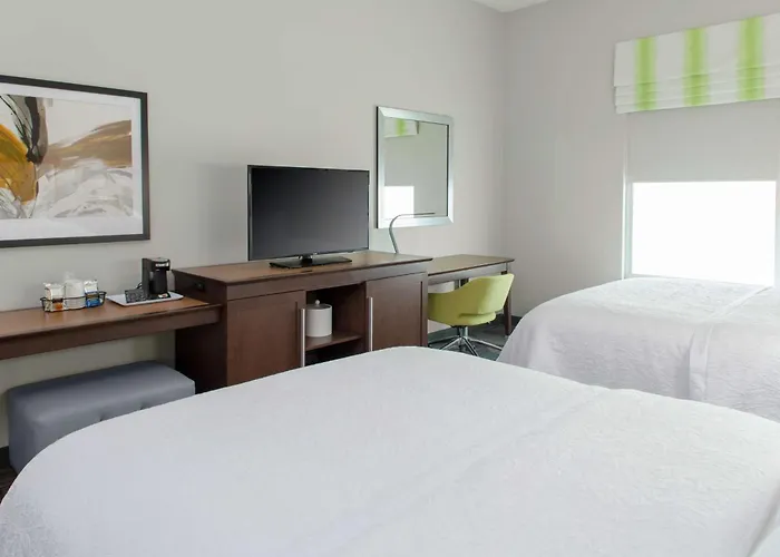 Hampton & By Hilton Scioto Downs Hotel 3*