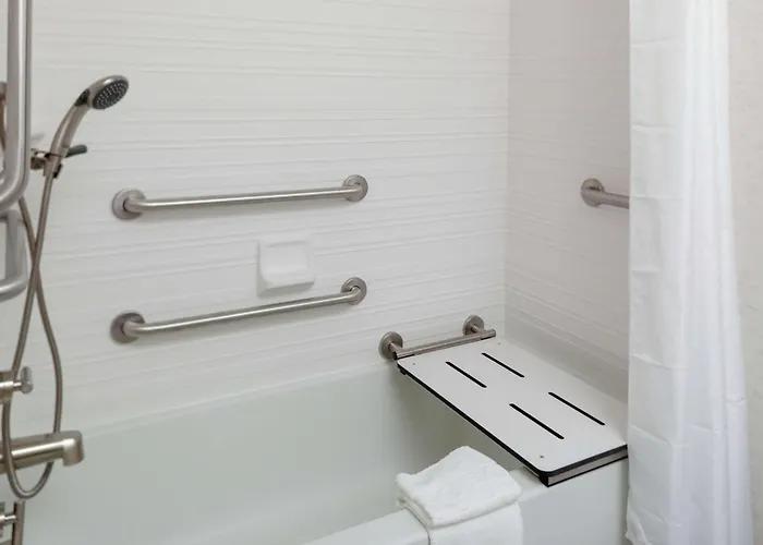 Hampton & By Hilton Scioto Downs Hotel 3*