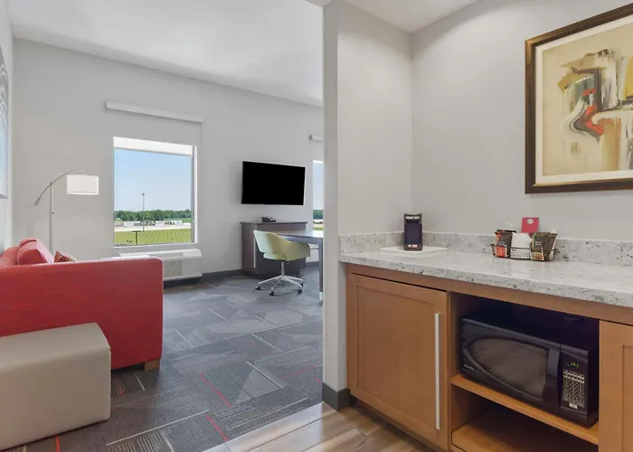 Hampton & By Hilton Scioto Downs Hotel 3*