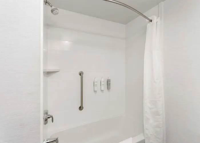 Hampton & By Hilton Scioto Downs Hotel 3*