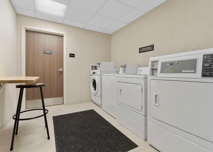 Hampton & By Hilton Scioto Downs Hotel