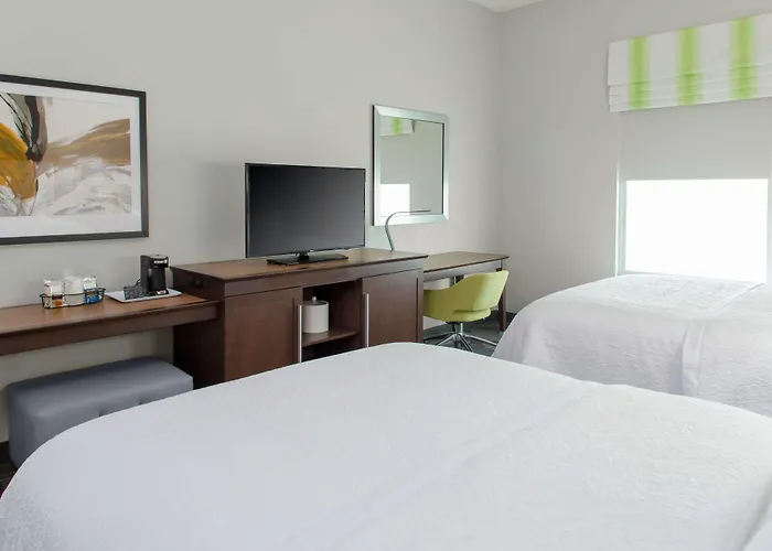 Hampton & By Hilton Scioto Downs Hotel