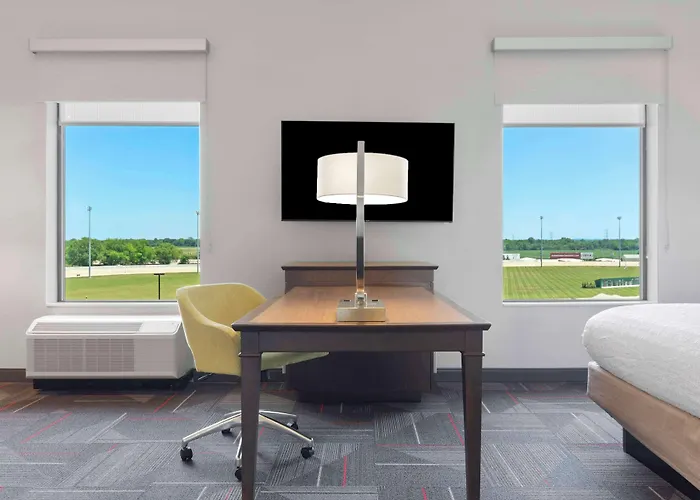 Hampton & By Hilton Scioto Downs Hotel
