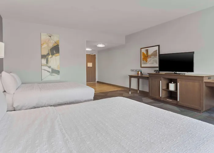 Hampton & By Hilton Scioto Downs Hotel Columbus