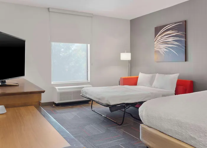 Hampton & By Hilton Scioto Downs Hotel 3*
