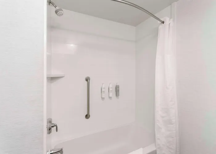 Hampton & By Hilton Scioto Downs Hotel
