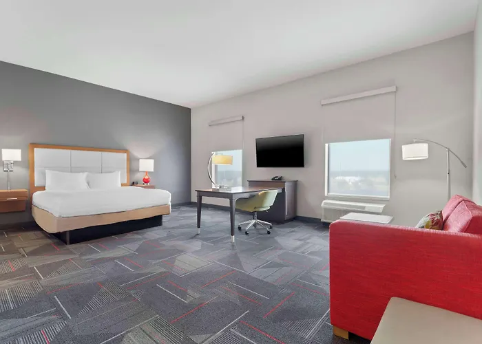 Hampton & By Hilton Scioto Downs Hotel