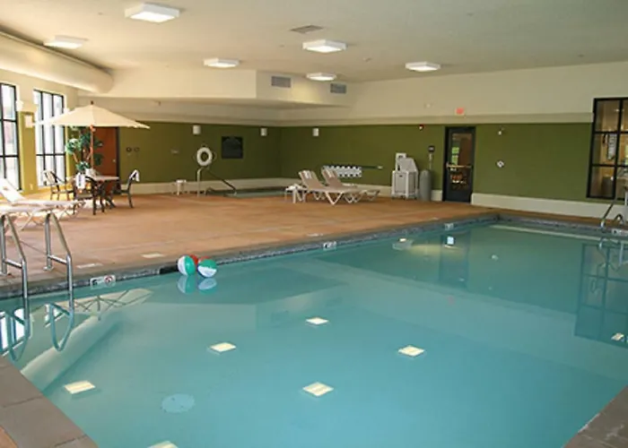 Hampton & By Hilton Scioto Downs Hotel